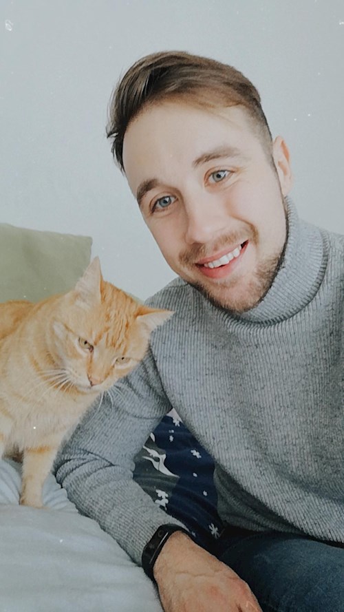 Radoslav- petsitter Praha or Pet nanny for dogs cats 