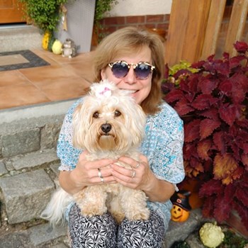 thumbnail petsitter Osek or pet nanny for dogs cats