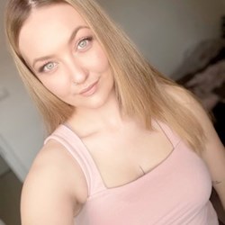 Michaela - pet sitter cats dogs Prague