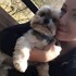 Lenka + stapan de animal de companie care a apelat la un pet sitter in loc de pensiune canina sau pet hotel