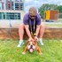 Iurii + stapan de animal de companie care a apelat la un pet sitter in loc de pensiune canina sau pet hotel