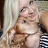 Katka + stapan de animal de companie care a apelat la un pet sitter in loc de pensiune canina sau pet hotel
