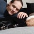Petr + stapan de animal de companie care a apelat la un pet sitter in loc de pensiune canina sau pet hotel