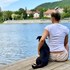 Veronika + stapan de animal de companie care a apelat la un pet sitter in loc de pensiune canina sau pet hotel