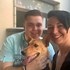 Linda + stapan de animal de companie care a apelat la un pet sitter in loc de pensiune canina sau pet hotel
