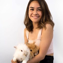 Sharmin - pet sitter cats dogs Praha