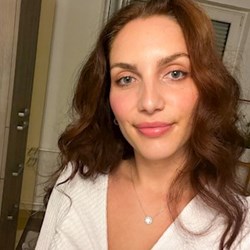 Laura - pet sitter cats Praha