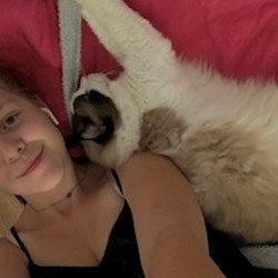 Kristýna - pet sitter cats dogs Praha