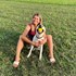 Lenka + stapan de animal de companie care a apelat la un pet sitter in loc de pensiune canina sau pet hotel