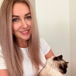 Dominika - pet sitter cats Praha