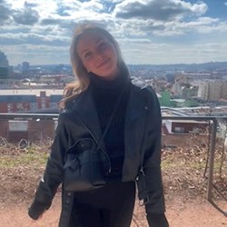 Michaela - pet sitter dogs Praha